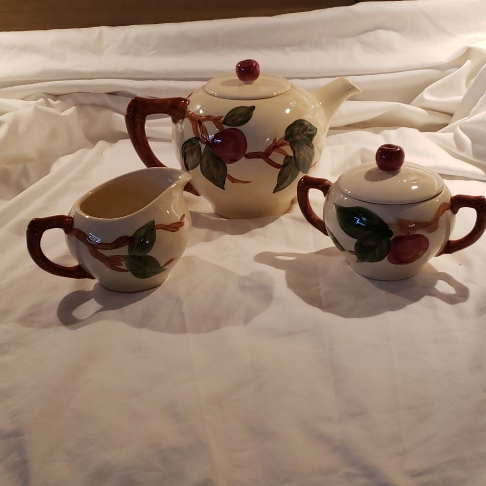 Franciscan Earthware teapot, cream & sugar-Apple